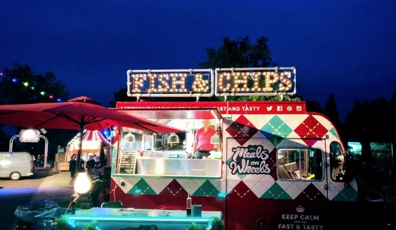 Foodtruck Meals on Wheels in de avond
