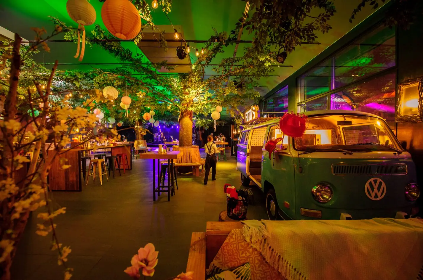 foodtruck-kerst-toettoetfood-bedrijfsterrein-winter