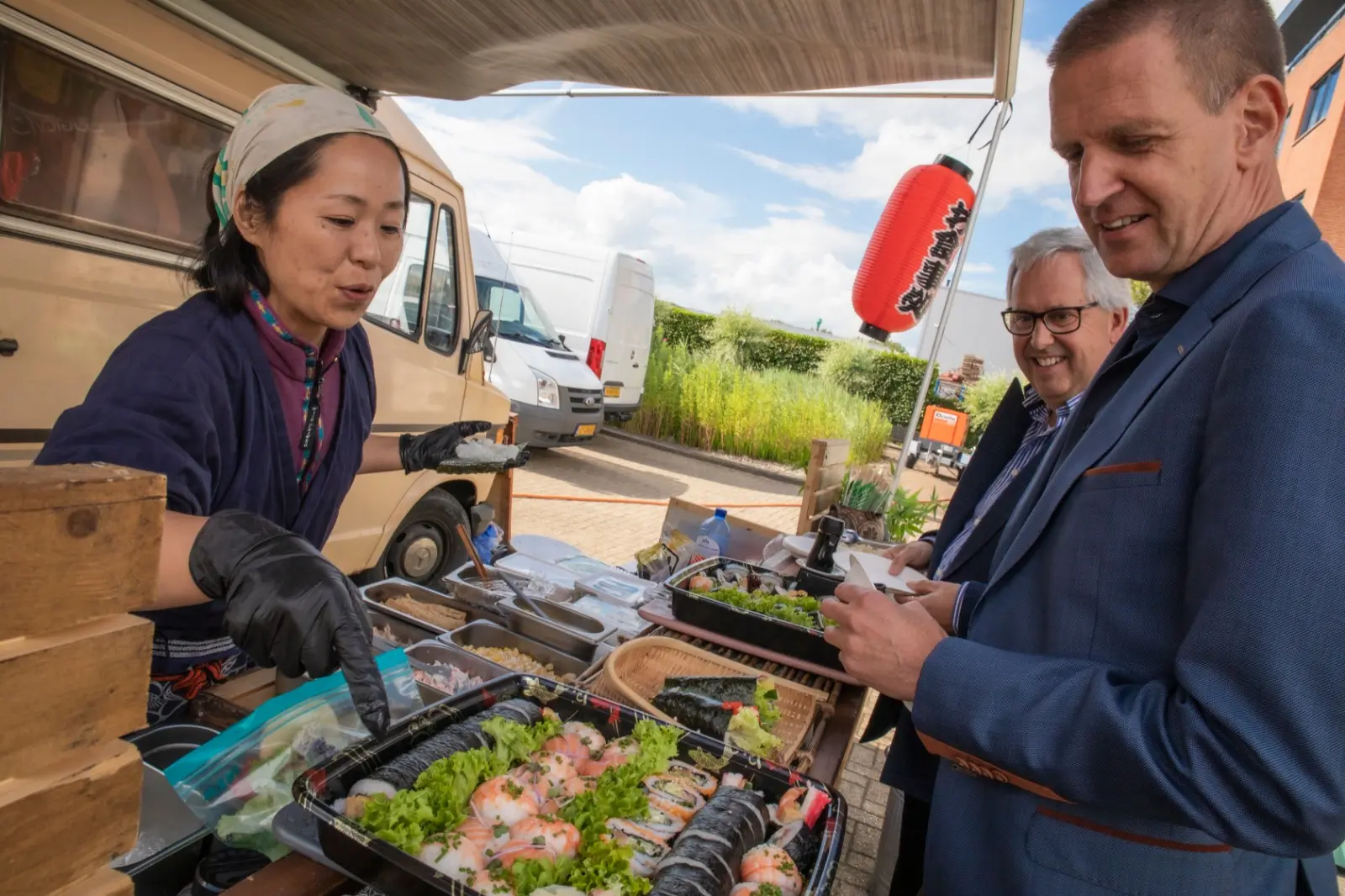 Aziatische foodtruck met sushi