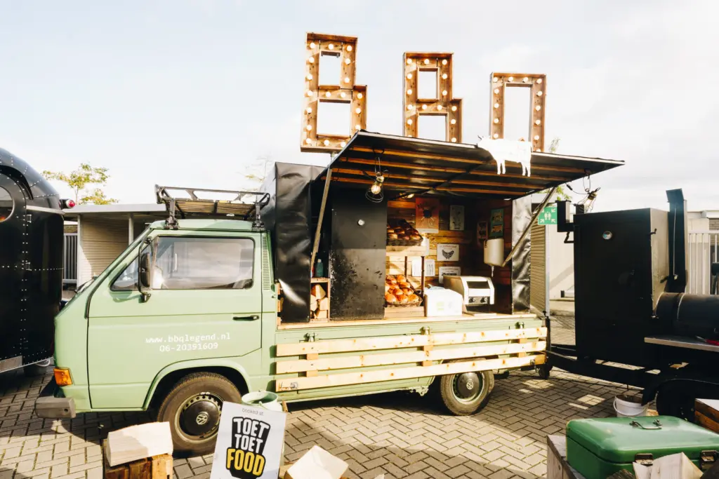 bbq-foodtruck-bedrijfsfeest-professionele-catering
