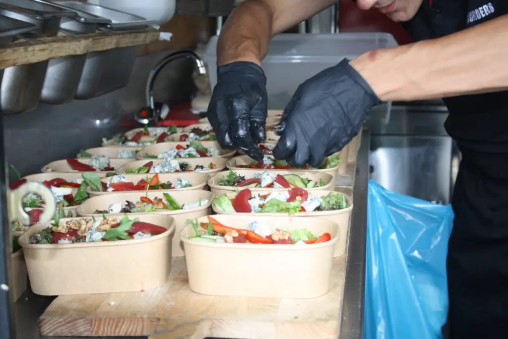 gezonde-salades-foodtruck-bedrijfsborrel-catering
