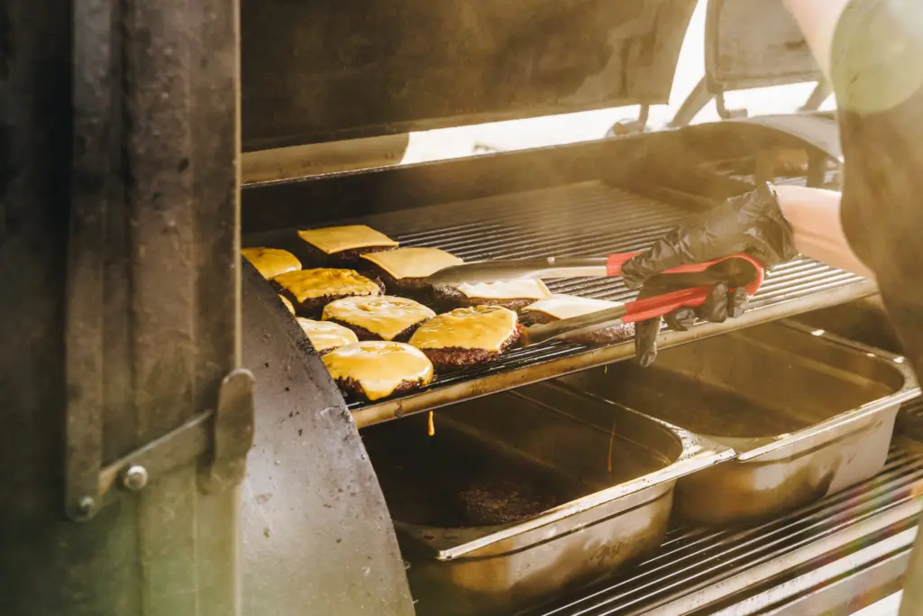 professionele-bbq-hamburgers-bedrijfsfeest-organiseren
