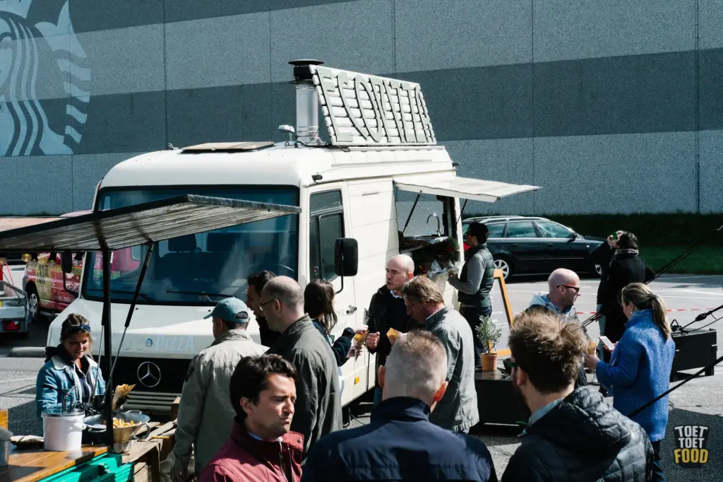  zakelijke-foodtruck-medewerkerswaardering-kantoor
